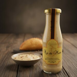 Frasco de ají de maní artesanal Alicolombia, receta 100% natural, ideal para acompañar pasabocas típicos.