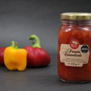 Frasco de pimentón caramelizado artesanal Alicolombia, conserva 100% natural, ideal para carnes y tablas de quesos.